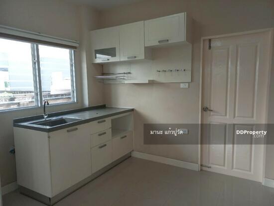 ให้เช่า บ้านแฝด2ชั้น เฟอร์นิเจอร์ครบ 40ตรว. อยู่ถนน เลียบคลองสอง ซอยเดียวกับซาฟารีเวิลด์ ใกล้ห้างแฟชั่นไอส์แลนด์ ให้เช่า20,000/เดือน